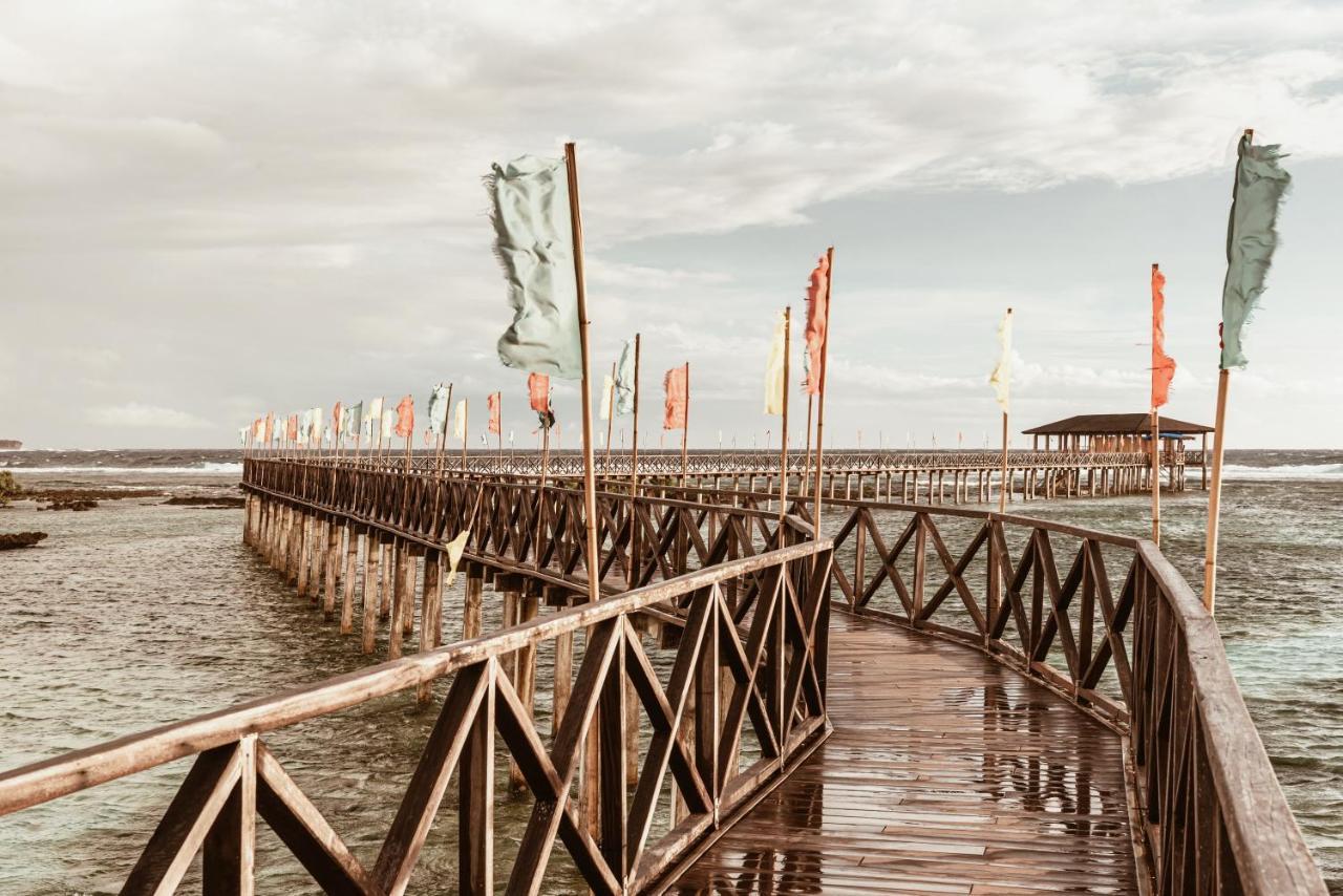 Alon Cloud9 Beach Front Catangnan Buitenkant foto