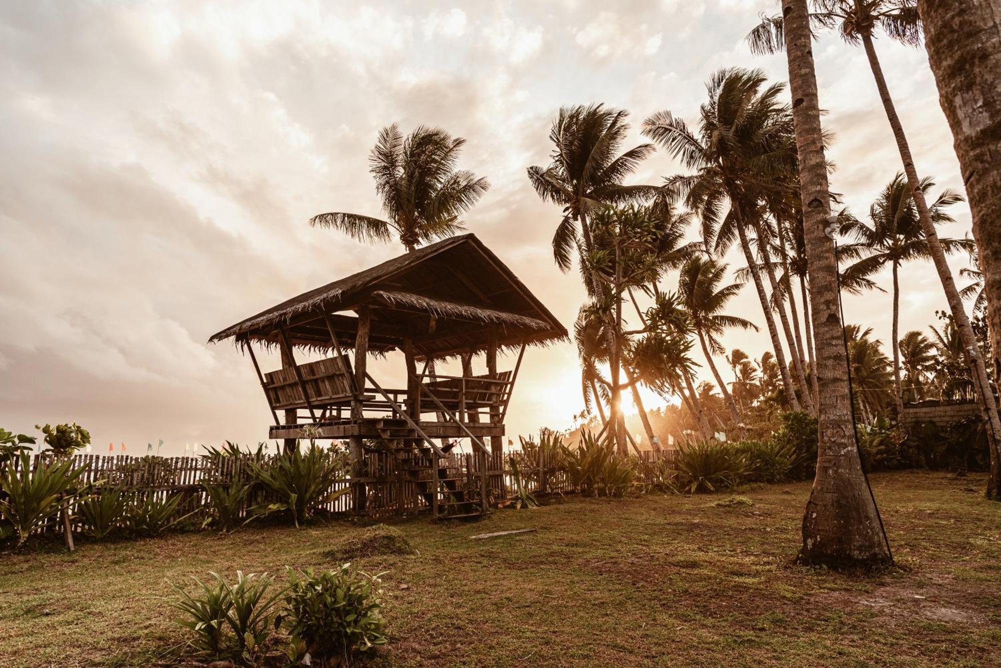 Alon Cloud9 Beach Front Catangnan Buitenkant foto