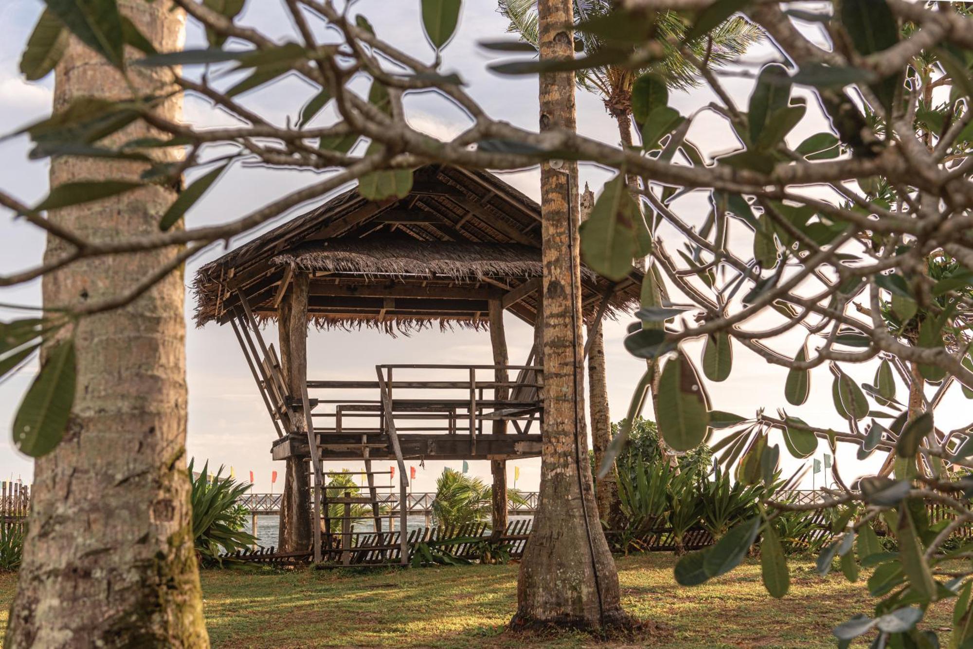 Alon Cloud9 Beach Front Catangnan Buitenkant foto