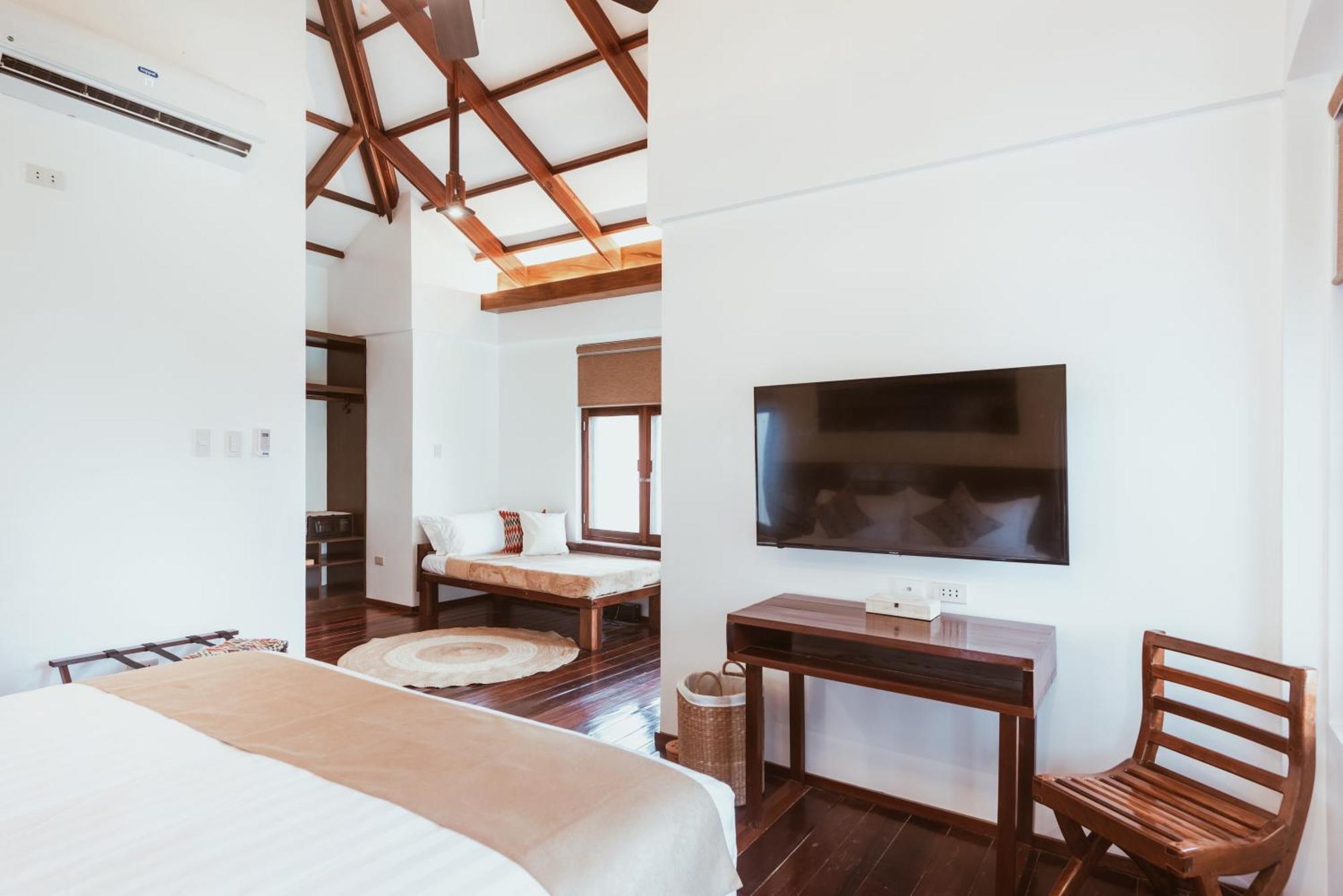 Alon Cloud9 Beach Front Catangnan Buitenkant foto